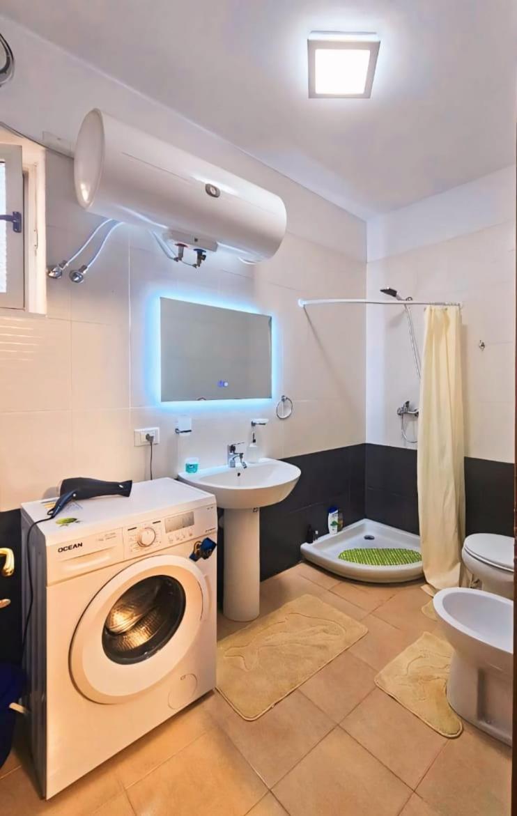 טיראנה Skanderbeg Square Apartments מראה חיצוני תמונה