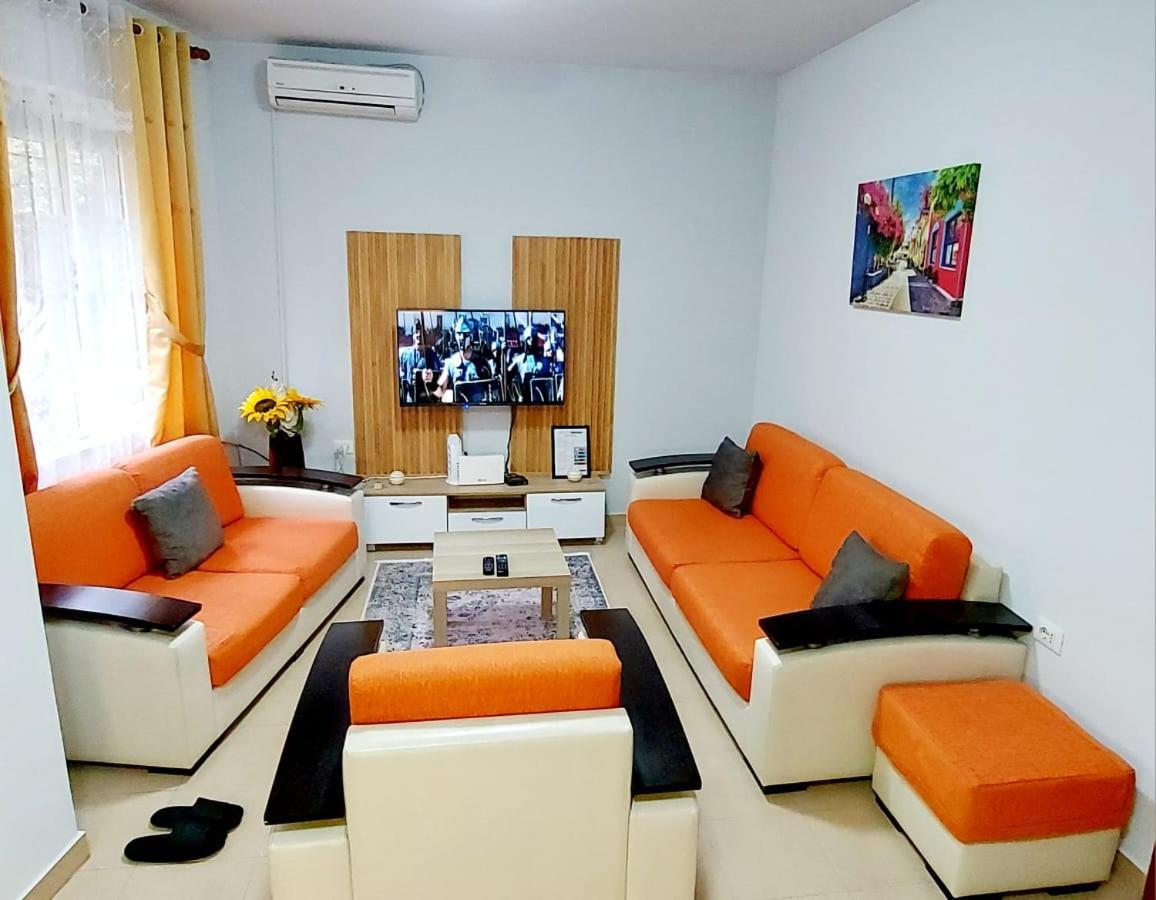 טיראנה Skanderbeg Square Apartments מראה חיצוני תמונה